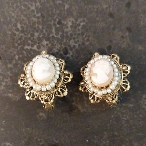 Rare-Vintage Florenza Shell  Cameo Clip On  Earrings